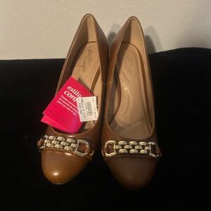 Dexflex Comfort Brown Chain Accent Flats